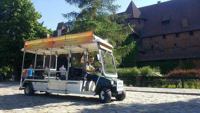 książka pod. POD NAPIĘCIEM: pomysłem na PREZENT !