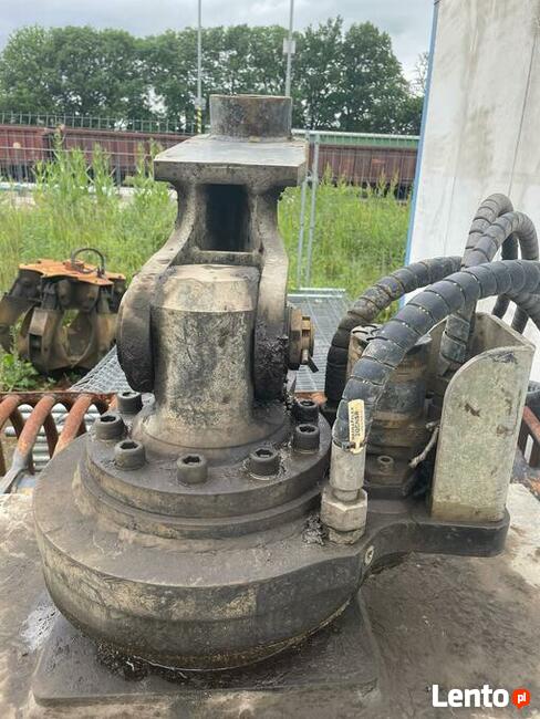 Chwytak łupinowy 2,5 m3 z rotatorem i zawiesiem