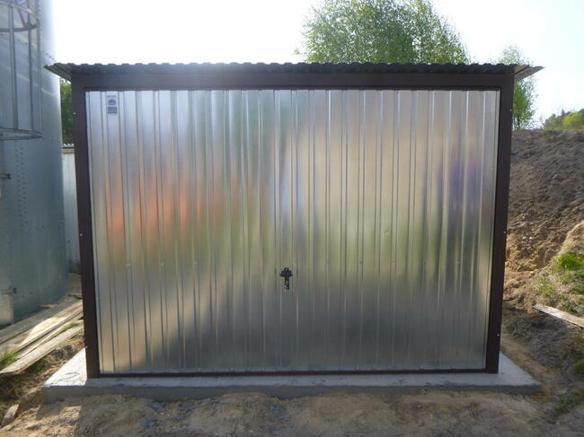 Garaż z bramą uchylna RATY