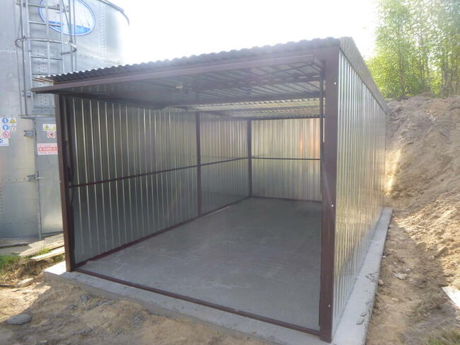 Garaż z bramą uchylna RATY