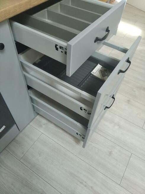 Zestaw mebli kuchennych RAL 7004 z blatem Dąb Lancelot