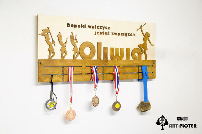 Wieszak na Medale 47cm Drewniany Personalizowany GrawAtka