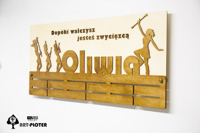 Wieszak na Medale 47cm Drewniany Personalizowany GrawAtka