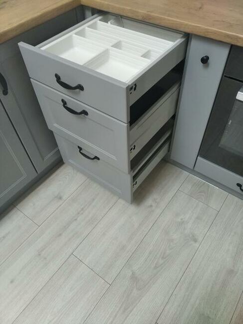 Zestaw mebli kuchennych RAL 7004 z blatem Dąb Lancelot