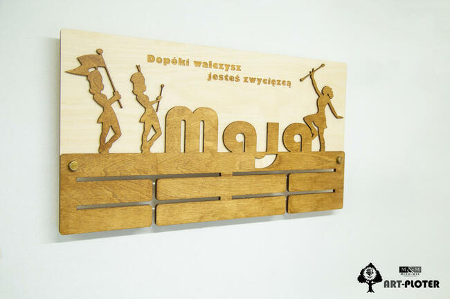 Wieszak na Medale 47cm Drewniany Personalizowany GrawAtka
