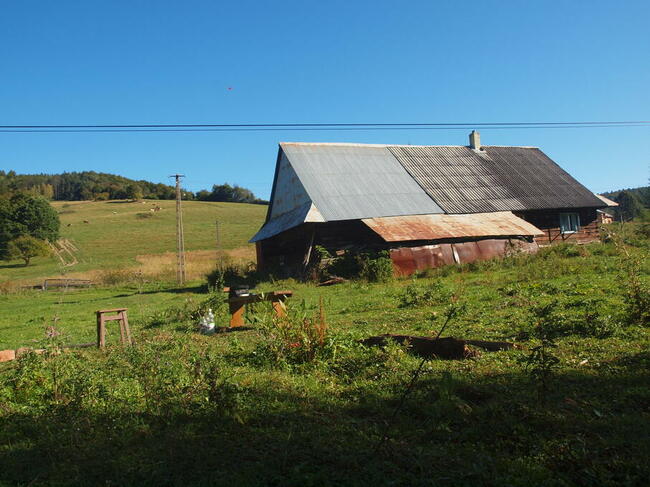 Urokliwa działka ze 100-letnim domem w Beskidzie Niski