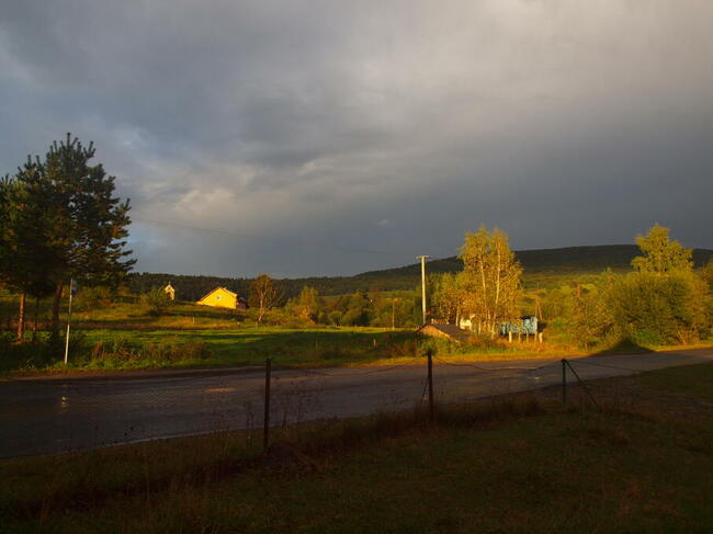 Urokliwa działka ze 100-letnim domem w Beskidzie Niski