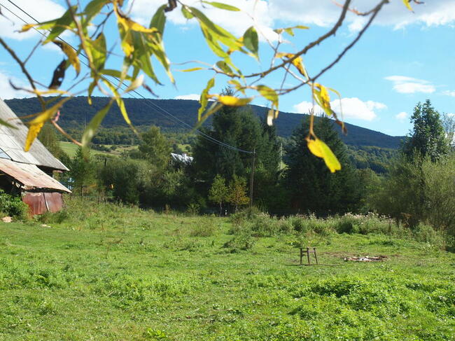 Urokliwa działka ze 100-letnim domem w Beskidzie Niski