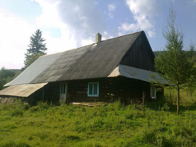 Urokliwa działka ze 100-letnim domem w Beskidzie Niski