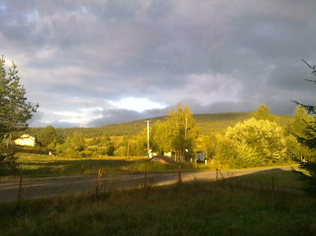 Urokliwa działka ze 100-letnim domem w Beskidzie Niski