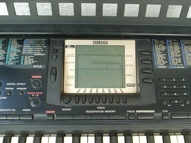 Keyboard Yamaha PSR-330 z osprzętem, klawiatura dynamiczna