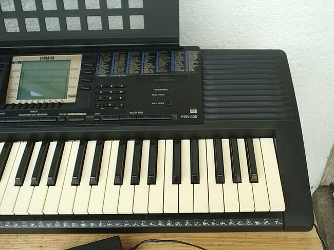 Keyboard Yamaha PSR-330 z osprzętem, klawiatura dynamiczna