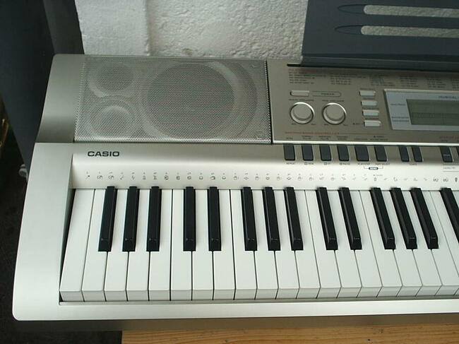 Keyboard Casio WK-200 z osprzętem, 6 oktaw, pianino