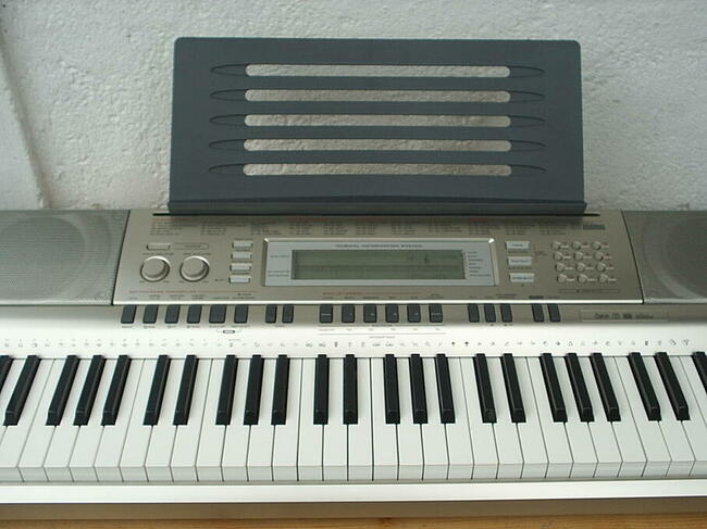 Keyboard Casio WK-200 z osprzętem, 6 oktaw, pianino