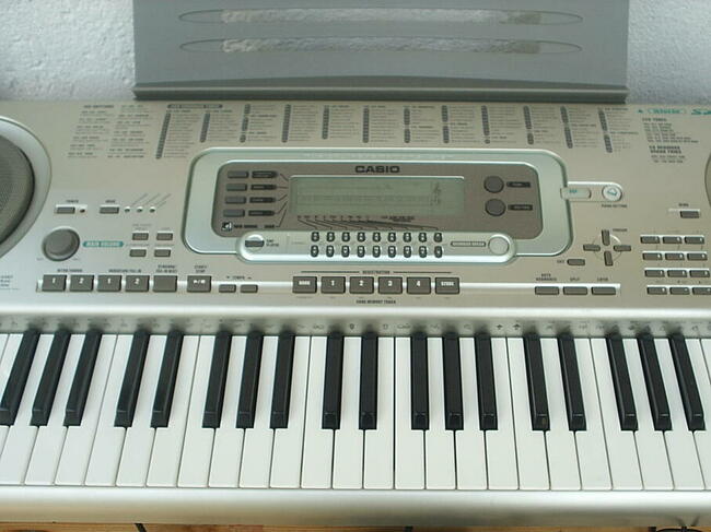 Keyboard Casio WK3300 z osprzętem, 6 oktaw, dynamika