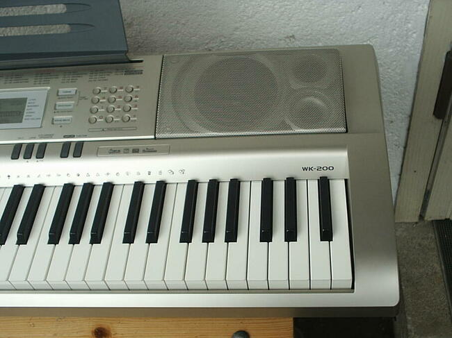 Keyboard Casio WK-200 z osprzętem, 6 oktaw, pianino