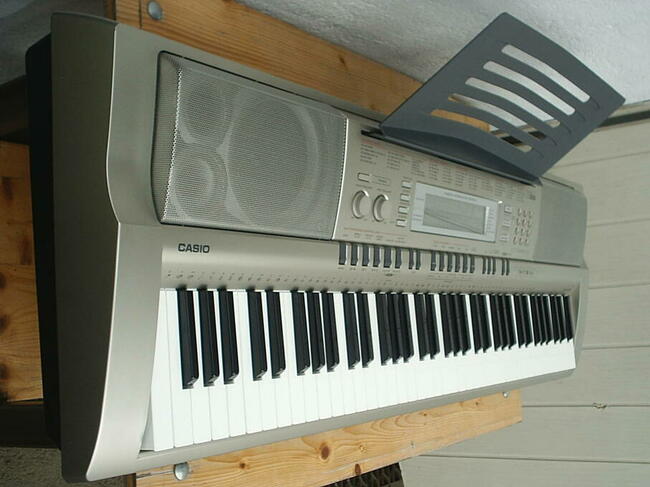 Keyboard Casio WK-200 z osprzętem, 6 oktaw, pianino