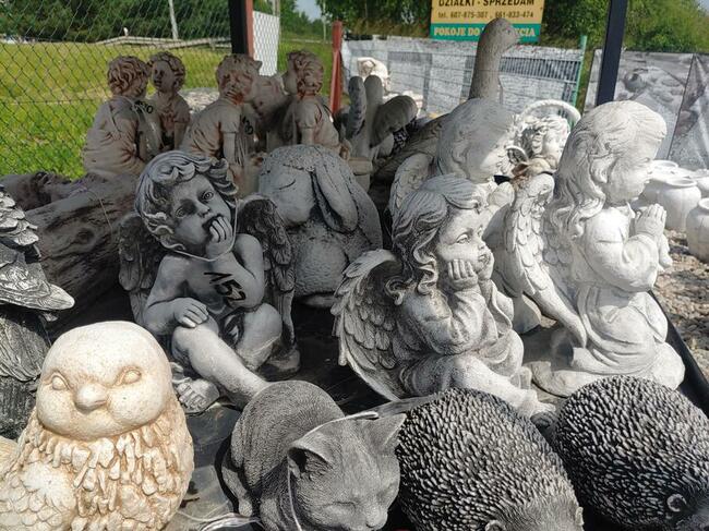 Aniołki betonowe - figury sakralne