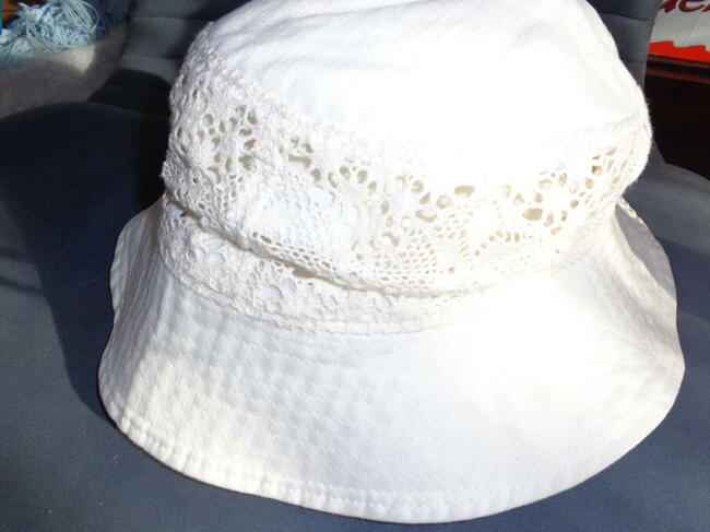 kapelusz bawełniany nowy z koronkową wstawką
