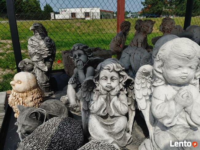 Aniołki betonowe - figury sakralne