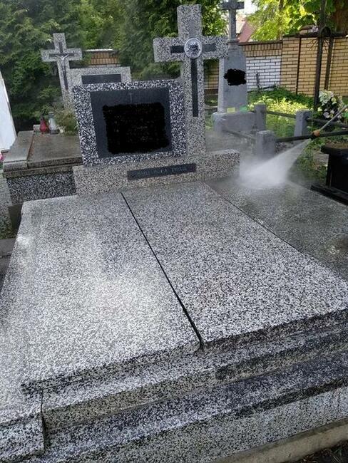 Sprzątanie grobów, czyszczenie pomników, niedrogo, dokładnie