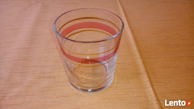 Szklanki literatki ze złotym u góry paskiem