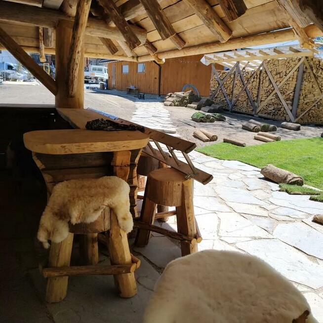 Trawnik z rolki z montażem i fakturą