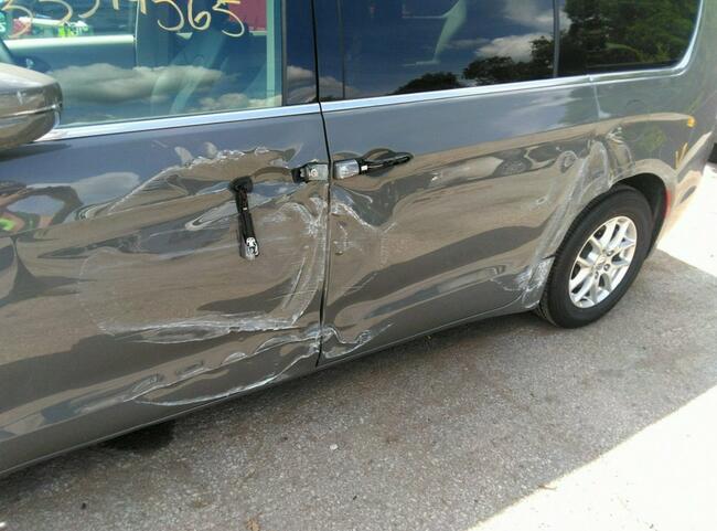 Chrysler Pacifica 2021, 3.6L, od ubezpieczalni