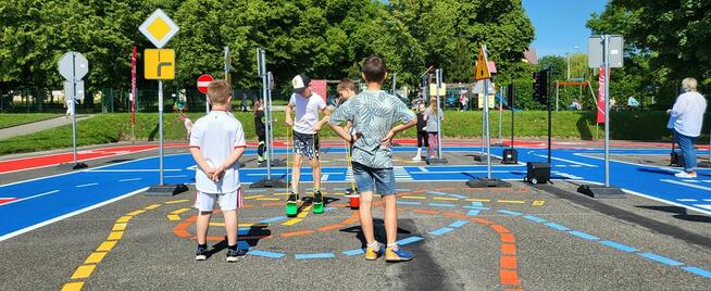 Stacjonarne miasteczko rowerowe, oznakowanie poziome.