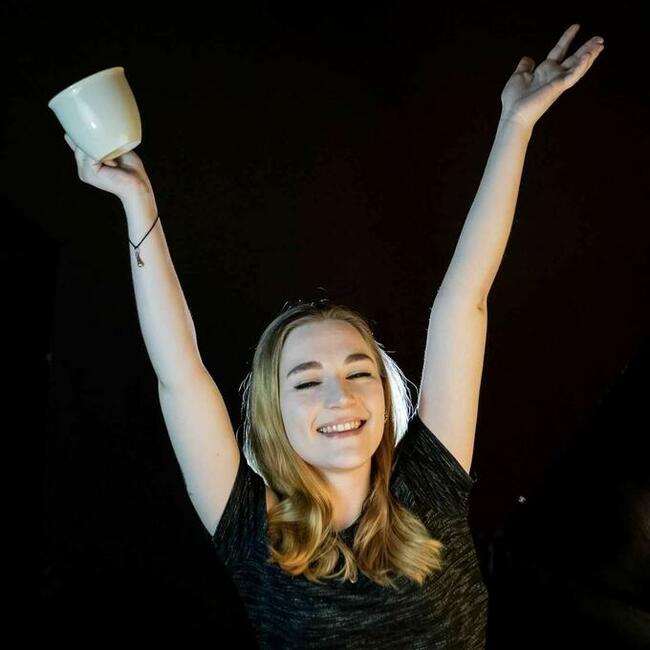 Lekcje śpiewu, afirmacja głosu, masaż krtani i logo