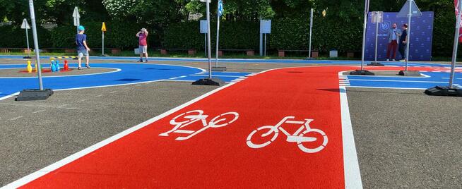 Stacjonarne miasteczko rowerowe, oznakowanie poziome.