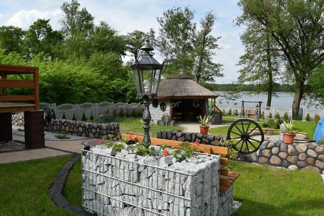 Domki letniskowe nad jeziorem