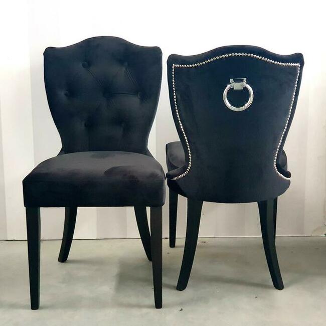 Krzesło tapicerowane pikowane z kołatką Roma czarne glamour