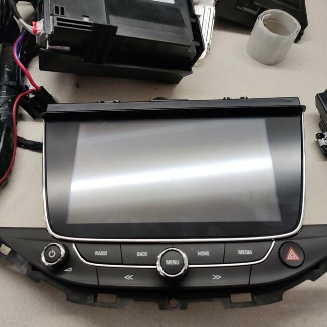 Naprawa wyświetlacza Opel Astra K 39042448