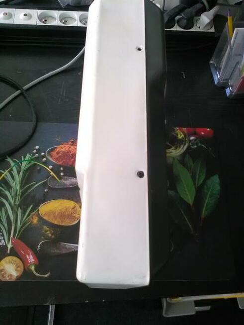 grzejnik z nawiewem, naścienny, o mocy 2000W