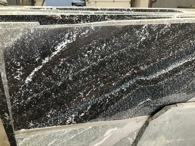 Granit na blaty Amphibolite-Granat