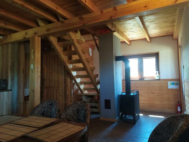 Drewniany domek nad jeziorem do wynajęcia