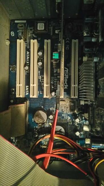 Komputer stacjonarny Pentium 4- 2,4ghz -1gb. ram