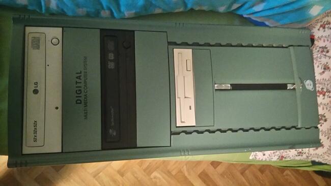 Komputer stacjonarny Pentium 4- 2,4ghz -1gb. ram