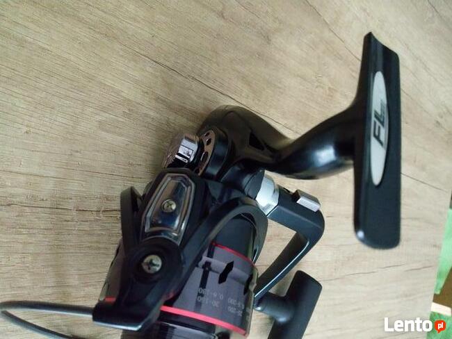 Mocny, duży kołowrotek FL Flash Cast 8000