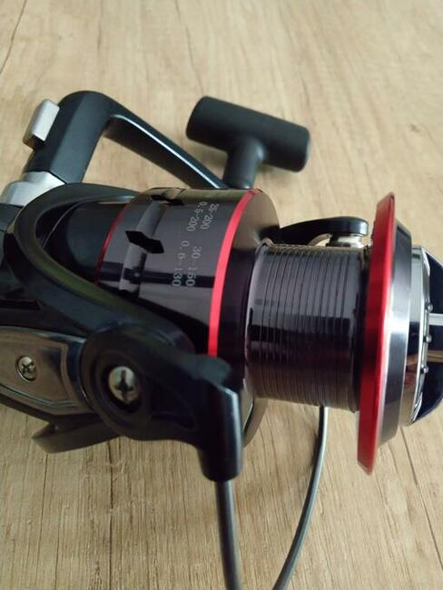 Mocny, duży kołowrotek FL Flash Cast 8000