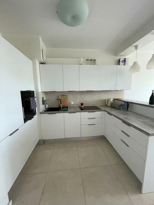 Wynajmę nowe 2 pokojowe mieszkanie z garażem