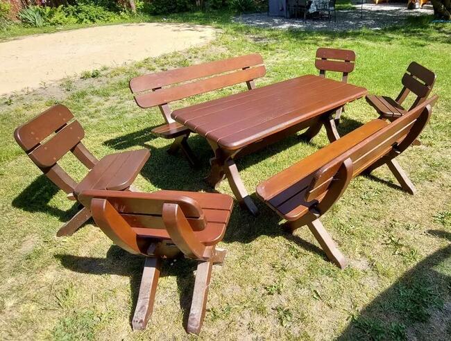 Zestaw mebli na taras lub ogród Stół, 2 ławki i 4 krzesła