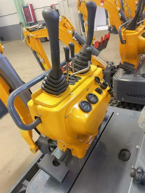 Mini Koparka Berger Kraus BK1250AS skrętne ramie z łyżką