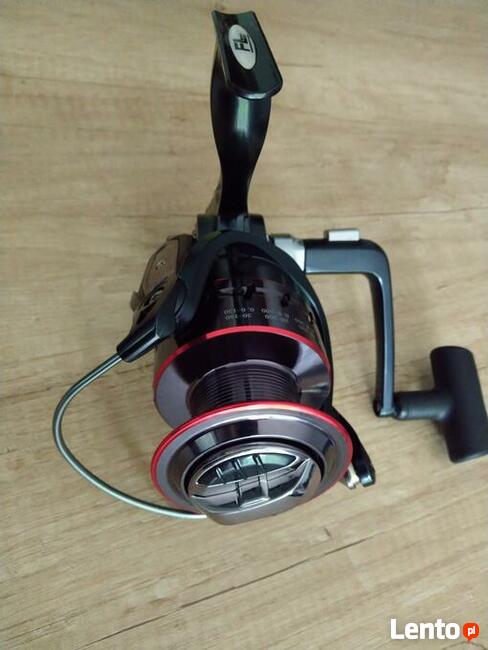 Mocny, duży kołowrotek FL Flash Cast 8000