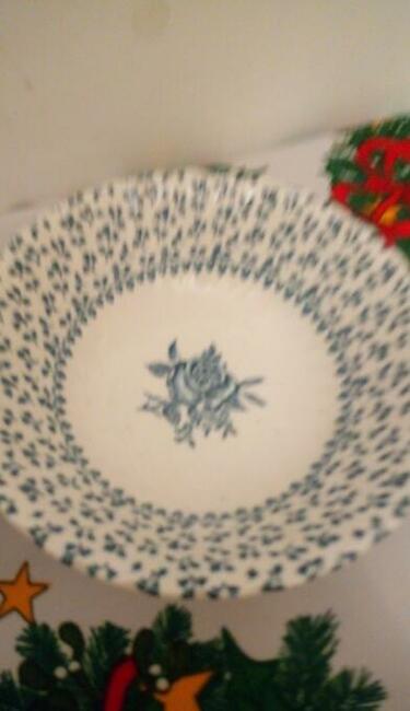 Bukiet Róż By Royal Victoria Niebiesko-białe miski Ironstone