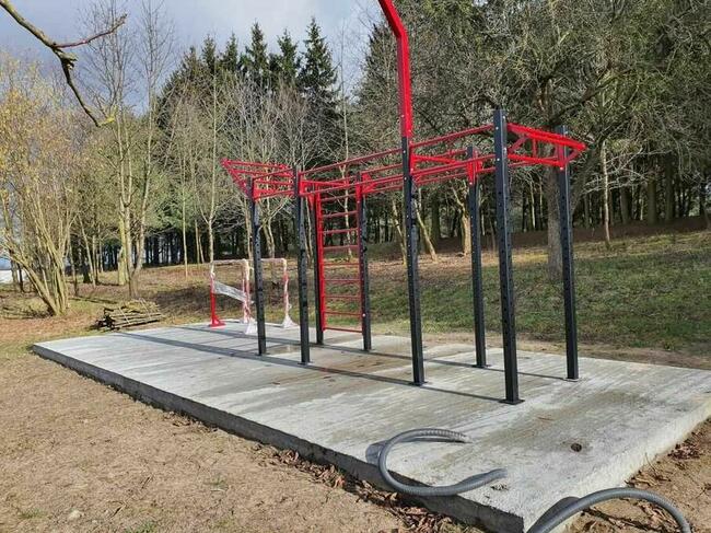 Street workout, drążek, podciągania, brama Crossfit, Tr