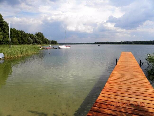 Wypoczynek bezpośrednio nad jeziorem powidzkim w Ostrowie