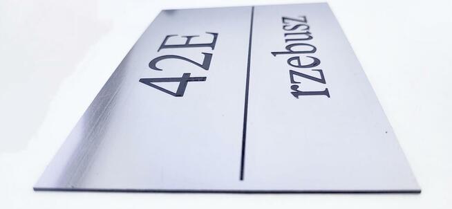 Srebrna elegancka grawerowana Tabliczka na dom drzwi adres