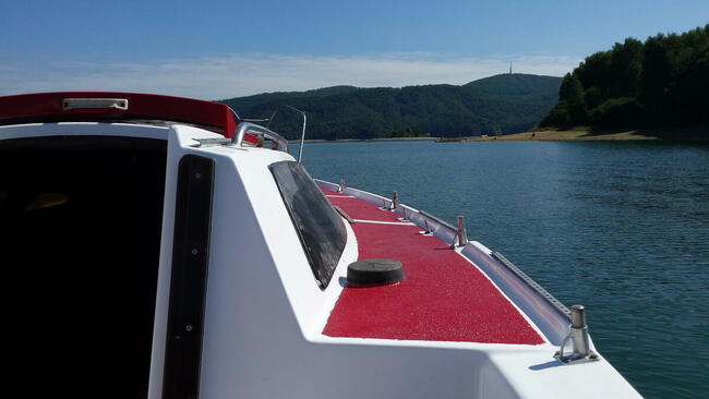 rejsy ze sternikiem i czarter jachtu po Solinie